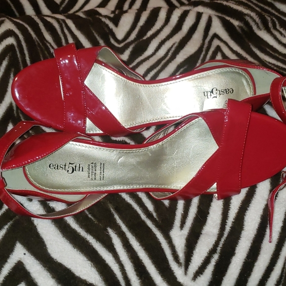 Red Heels - Picture 4 of 5